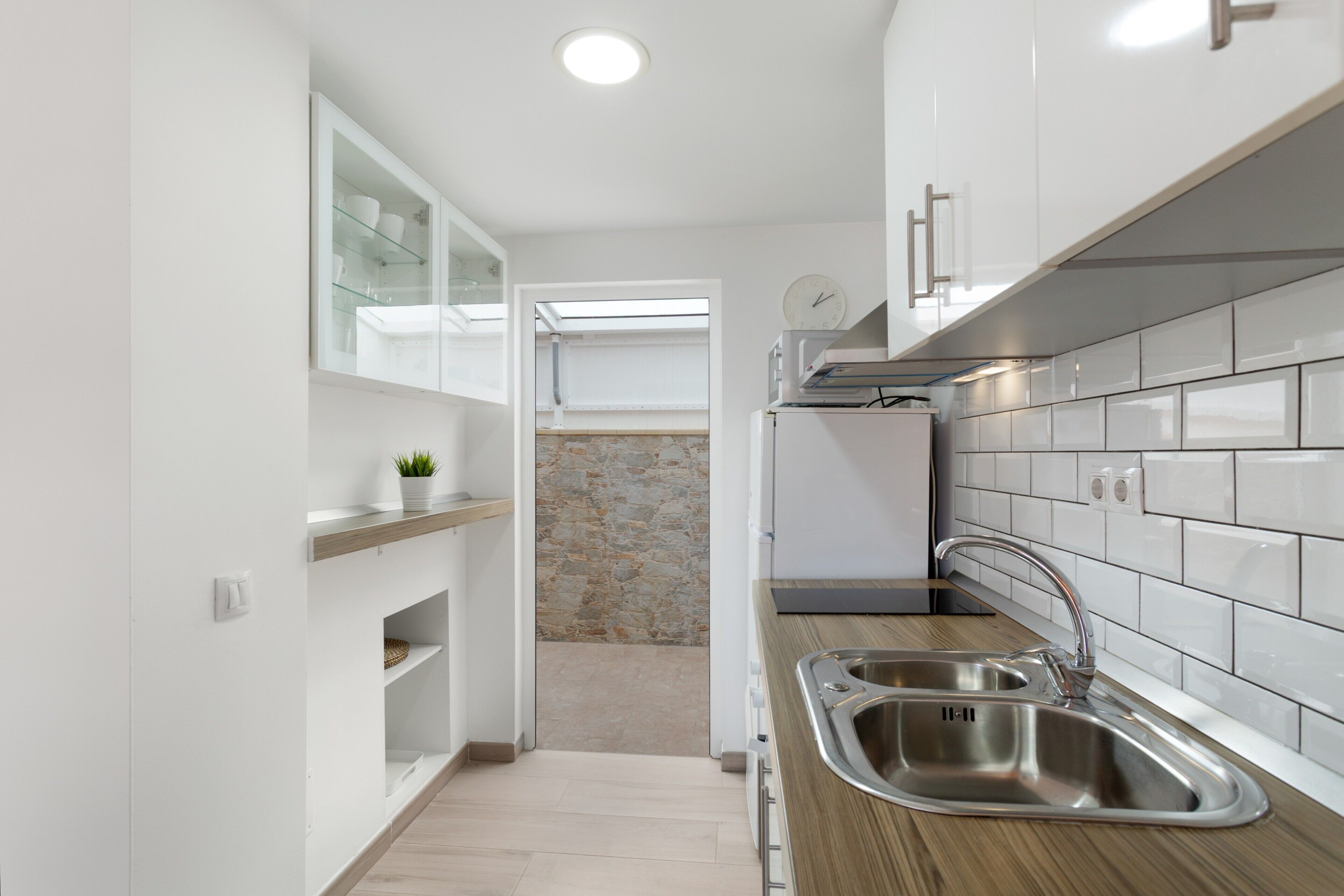 Geladeira, micro-ondas, fogão, cooktop