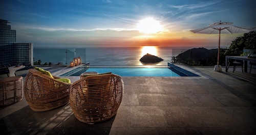 Boutique villa with relaxed feeling, private pool and breathtaking view.