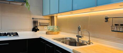 Fridge, microwave, oven, stovetop