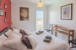 4 bedrooms, iron/ironing board, free WiFi, bed sheets