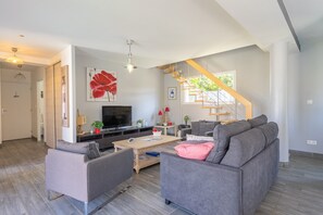 TV, DVD player, stereo - Villa Sigiriya with Sea View and Heated Pool – 400m from Beach and Shops (Vaux-sur-Mer)