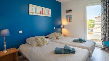 4 bedrooms, iron/ironing board, free WiFi, bed sheets