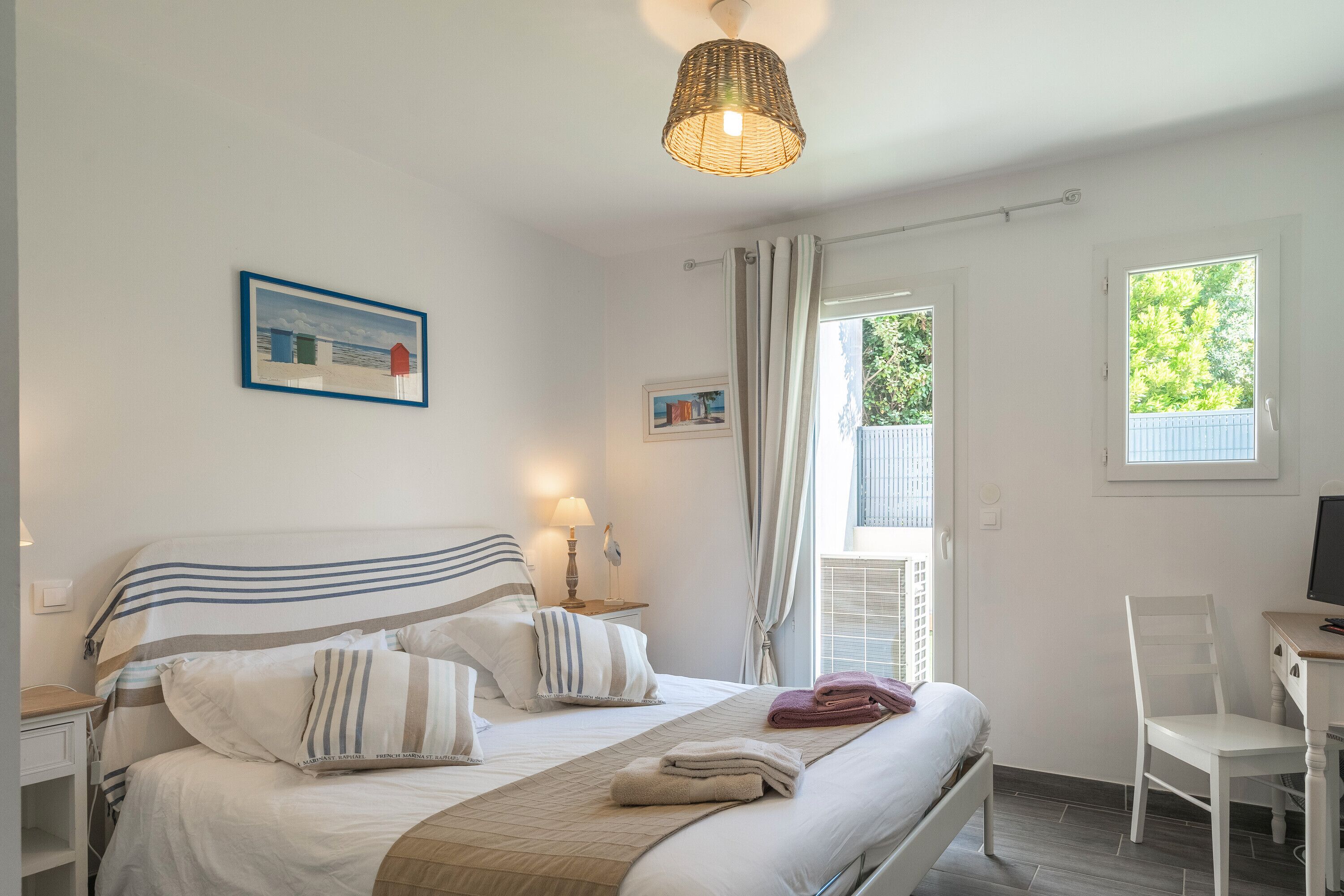 4 chambres, fer et planche à repasser, Wi-Fi gratuit, draps fournis