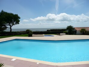 Pool - Le Phare – Holiday Home with Shared Pool and Private Garden – PO26 (Pornic)