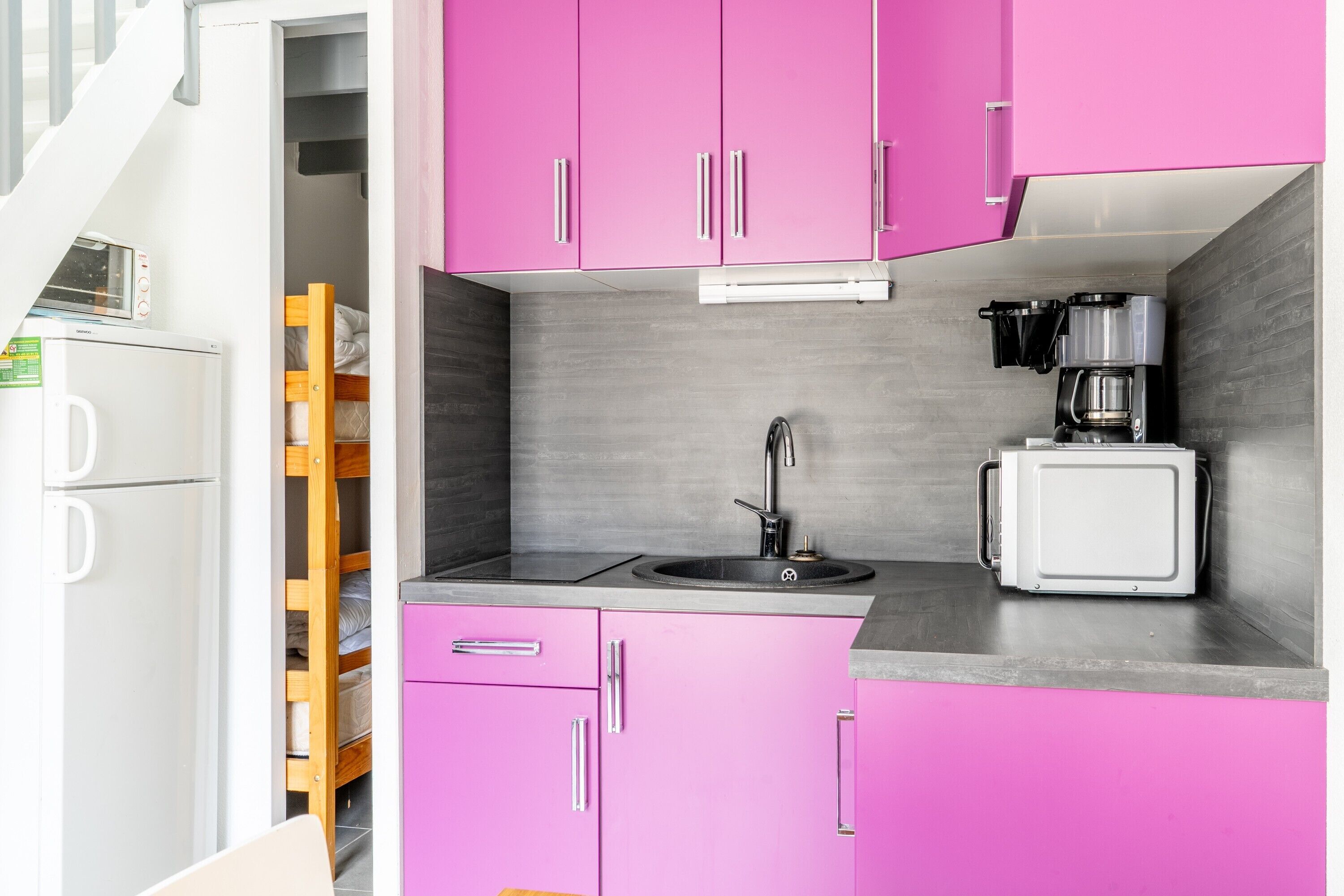 Fridge, microwave, oven, coffee/tea maker