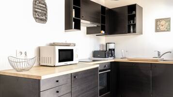 KĂŒhlschrank, Mikrowelle, Ofen, GeschirrspĂŒler