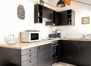 Réfrigérateur, micro-ondes, four, lave-vaisselle