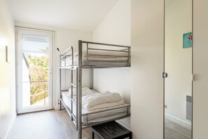 2 bedrooms, iron/ironing board