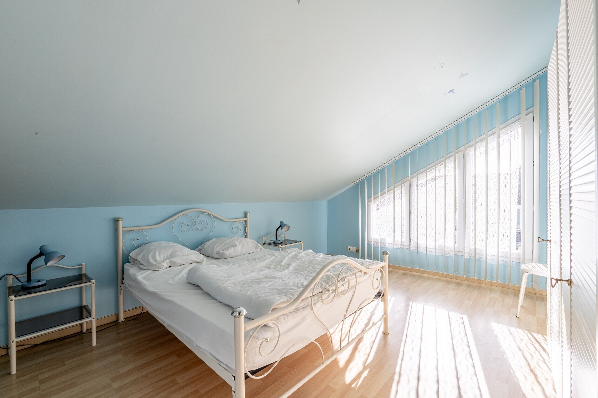 5 chambres, fer et planche à repasser