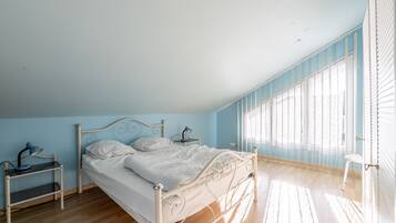 5 chambres, fer et planche à repasser