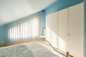 5 makuuhuonetta, silitysrauta/-lauta