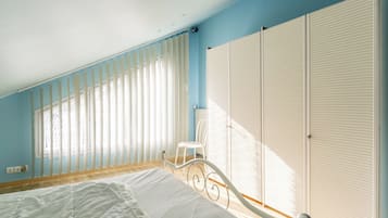 5 bedrooms, iron/ironing board