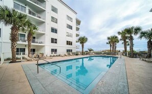 Een verwarmd zwembad