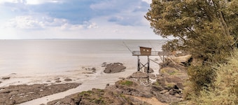 Holiday Home 'Esprit Familiale Et Océan' with Private Pool, Private Garden and Balcony