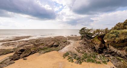 Le Petit Voilier 'Family Spirit and Ocean' with Private Pool and Garden, PO30