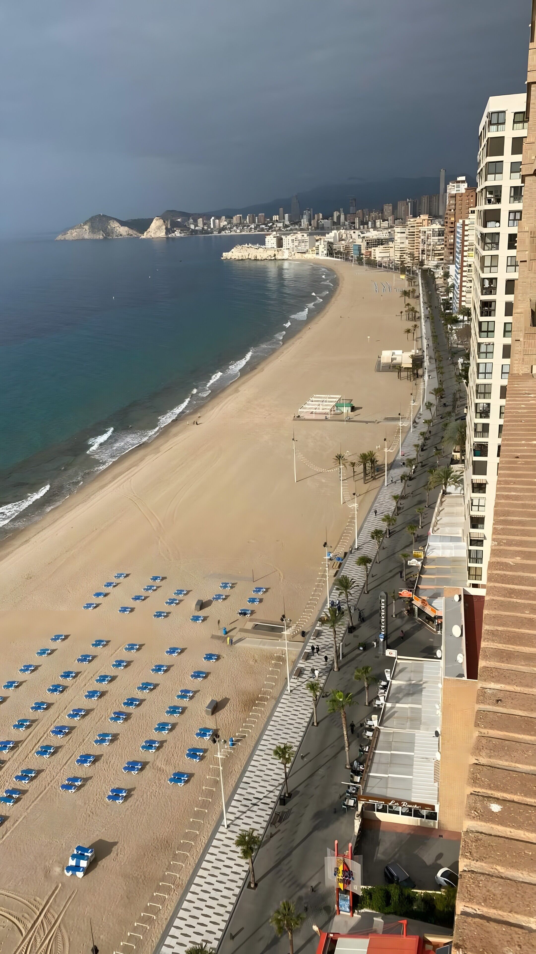 Una spiaggia nelle vicinanze