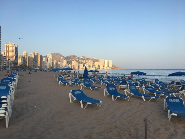 Una spiaggia nelle vicinanze