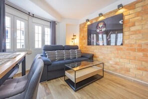 TV - Apartment 'Poniente' with Balcony, Wi-Fi and Air Conditioning (Benidorm)