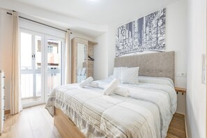 3 bedrooms, iron/ironing board, free WiFi, bed sheets - Apartment 'Poniente' with Balcony, Wi-Fi and Air Conditioning (Benidorm)