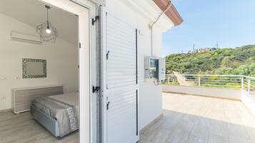 2 habitaciones, tabla de planchar con plancha y ropa de cama