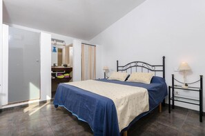 4 habitaciones, tabla de planchar con plancha y wifi gratis 