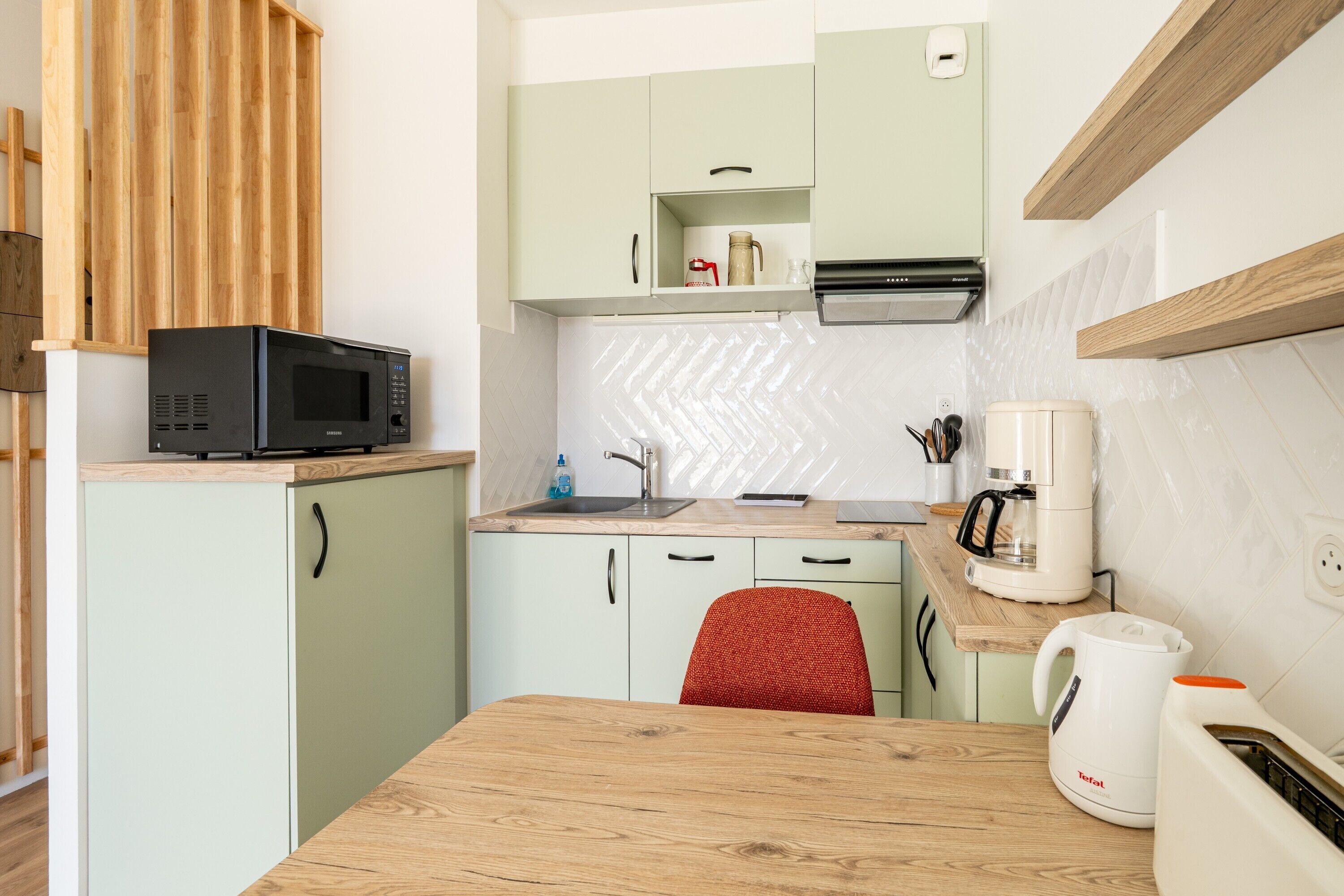 Fridge, microwave, oven, dishwasher