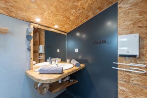 Douche, séchoir à cheveux