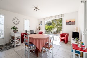 Dining - Holiday Home Le Havre du Capitaine with Private Terrace and Wi-Fi (19) (Pornic)