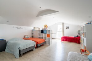 2 bedrooms, iron/ironing board, free WiFi - Holiday Home Le Havre du Capitaine with Private Terrace and Wi-Fi (19) (Pornic)