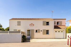 Exterior - Holiday Home Le Havre du Capitaine with Private Terrace and Wi-Fi (19) (Pornic)