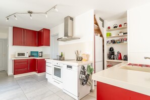 Refrigerador, microondas, horno, lavavajillas