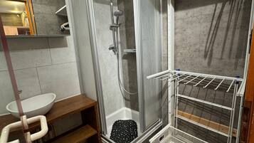 Shower, towels