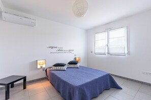 2 bedrooms, iron/ironing board, free WiFi, bed sheets