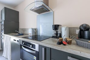 Réfrigérateur, micro-ondes, four, lave-vaisselle