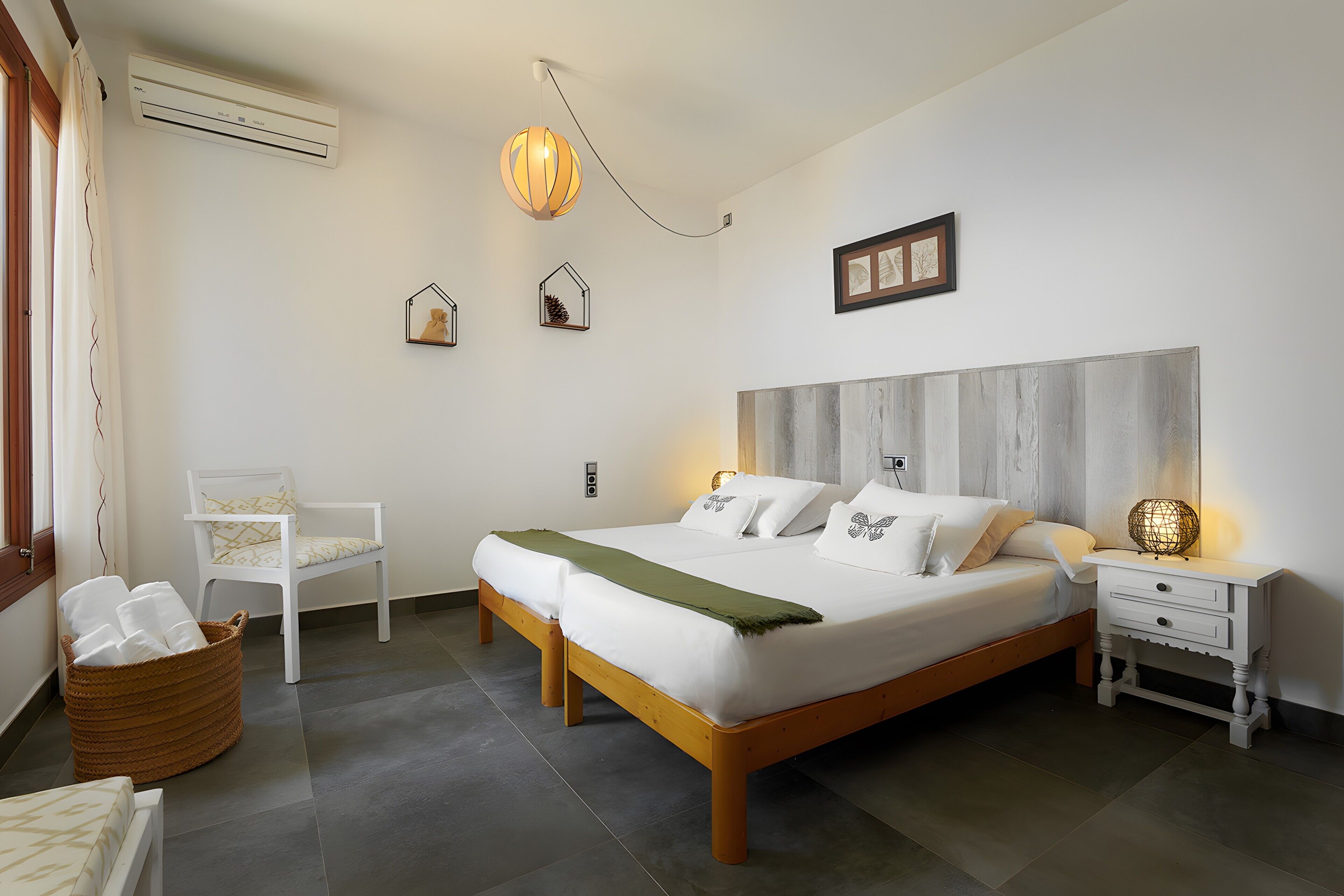 4 chambres, fer et planche à repasser, Wi-Fi gratuit, draps fournis