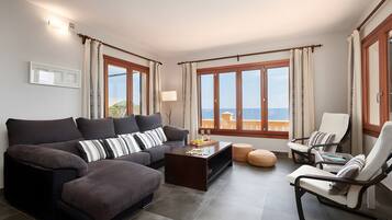 Télévision, table de tennis de table