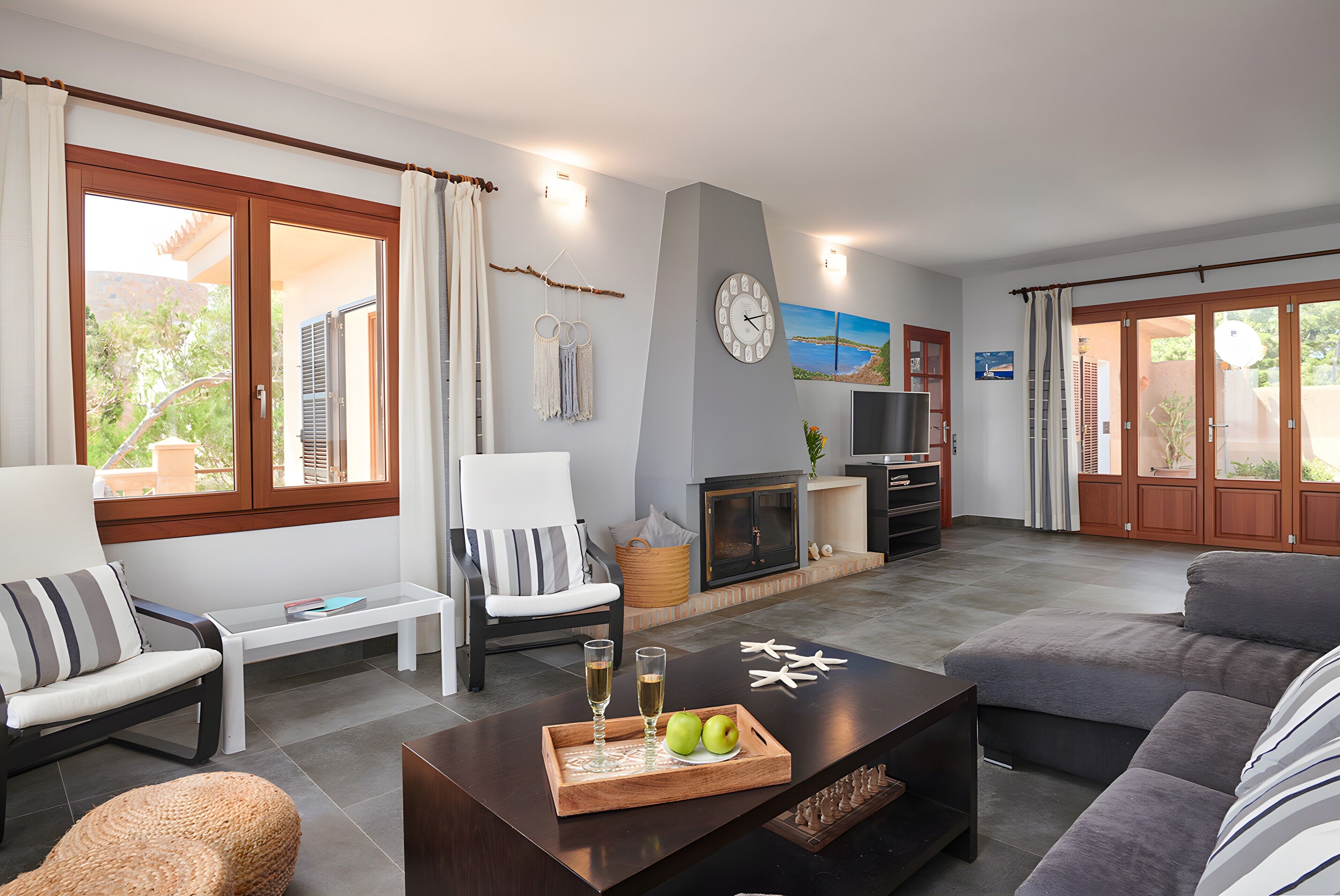 Télévision, table de tennis de table