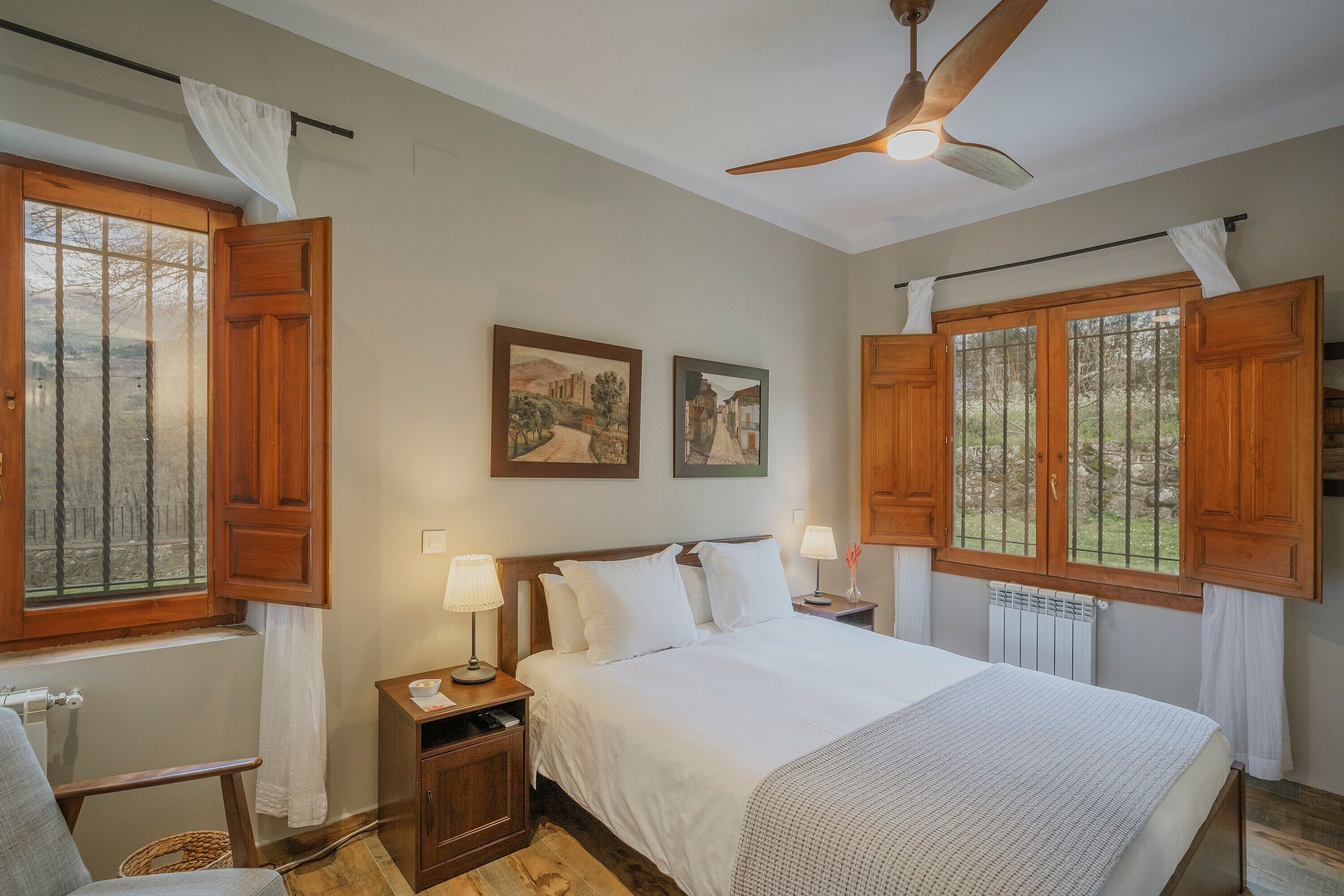 4 chambres, fer et planche à repasser, Wi-Fi gratuit, draps fournis