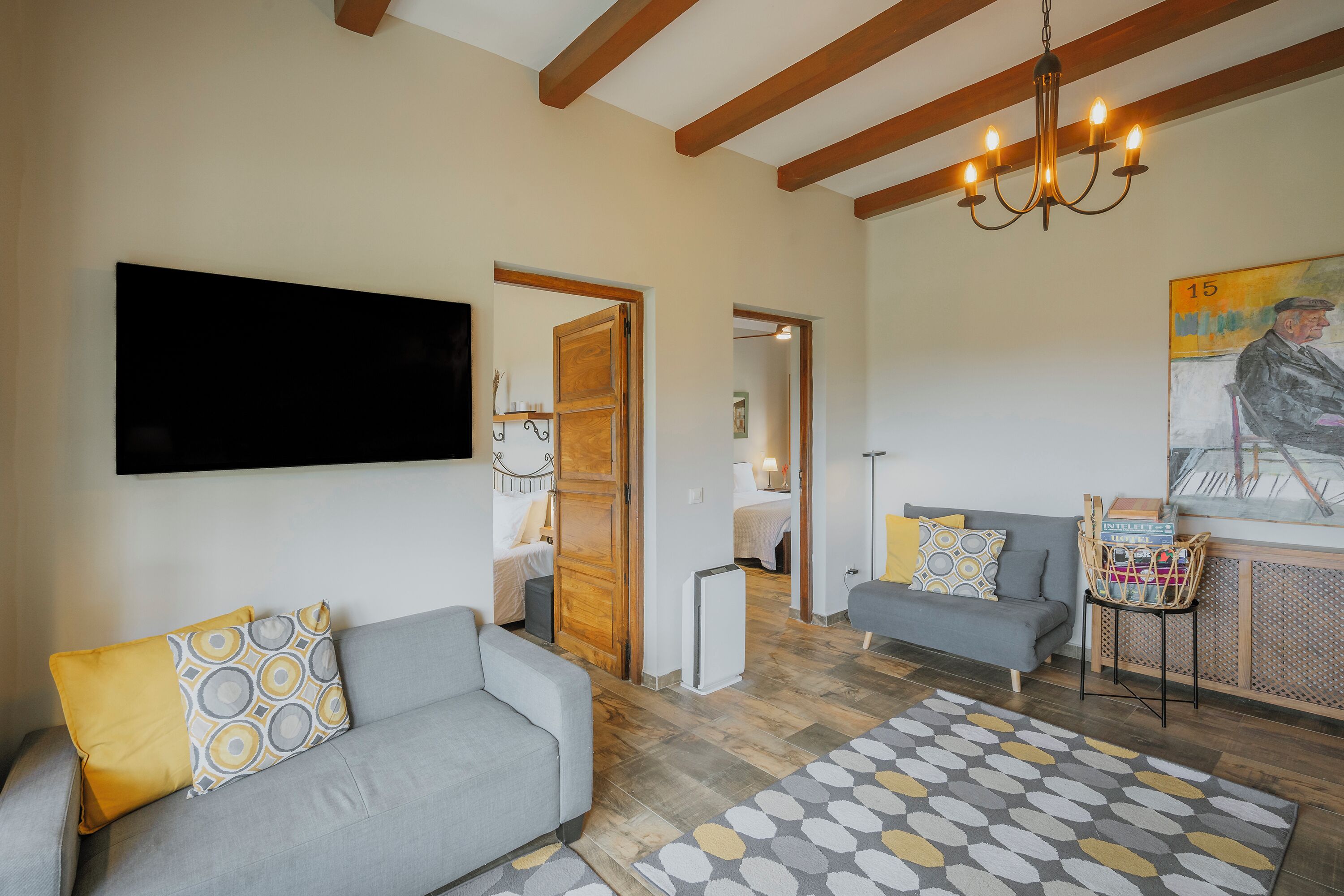 Fernseher, Kamin, Videospiele, Tischtennisplatte