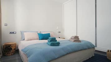 3 slaapkamers, een strijkplank/strijkijzer, gratis wifi, beddengoed