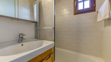 Douche, serviettes fournies