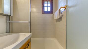 Shower, towels
