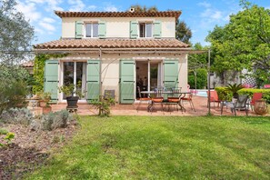 Exterior - Charming Independent Provençal Villa with Private Pool, Wi-Fi, and Air Conditioning (Six-Fours-les-Plages)