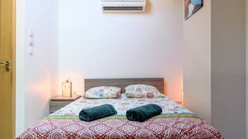 2 bedrooms, iron/ironing board, free WiFi, bed sheets