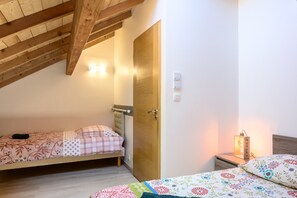 2 bedrooms, iron/ironing board, free WiFi, bed sheets - Apartment 'Gîte Du Lac À Gérardmer' with Lake View, Wi-Fi and Air Conditioning (Gérardmer)