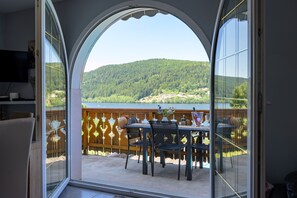Dining - Apartment 'Gîte Du Lac À Gérardmer' with Lake View, Wi-Fi and Air Conditioning (Gérardmer)