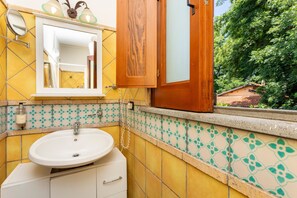 Doccia, asciugacapelli, asciugamani