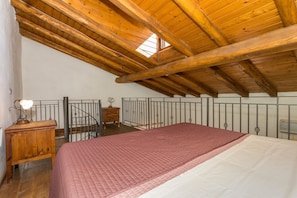 1 bedroom, free WiFi, bed sheets - Room 'Petru' with Mountain View, Wi-Fi and Air Conditioning (Taormina)