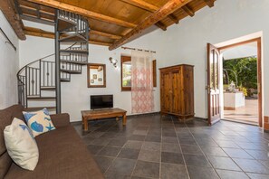 TV - Room 'Petru' with Mountain View, Wi-Fi and Air Conditioning (Taormina)