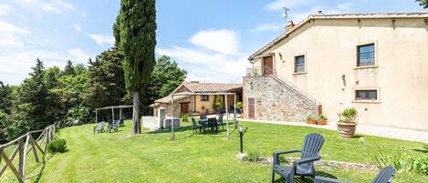 屋外ダイニングエリア